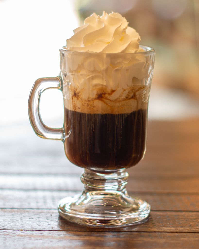 Café especial com creme, sabor intenso e toque sofisticado.