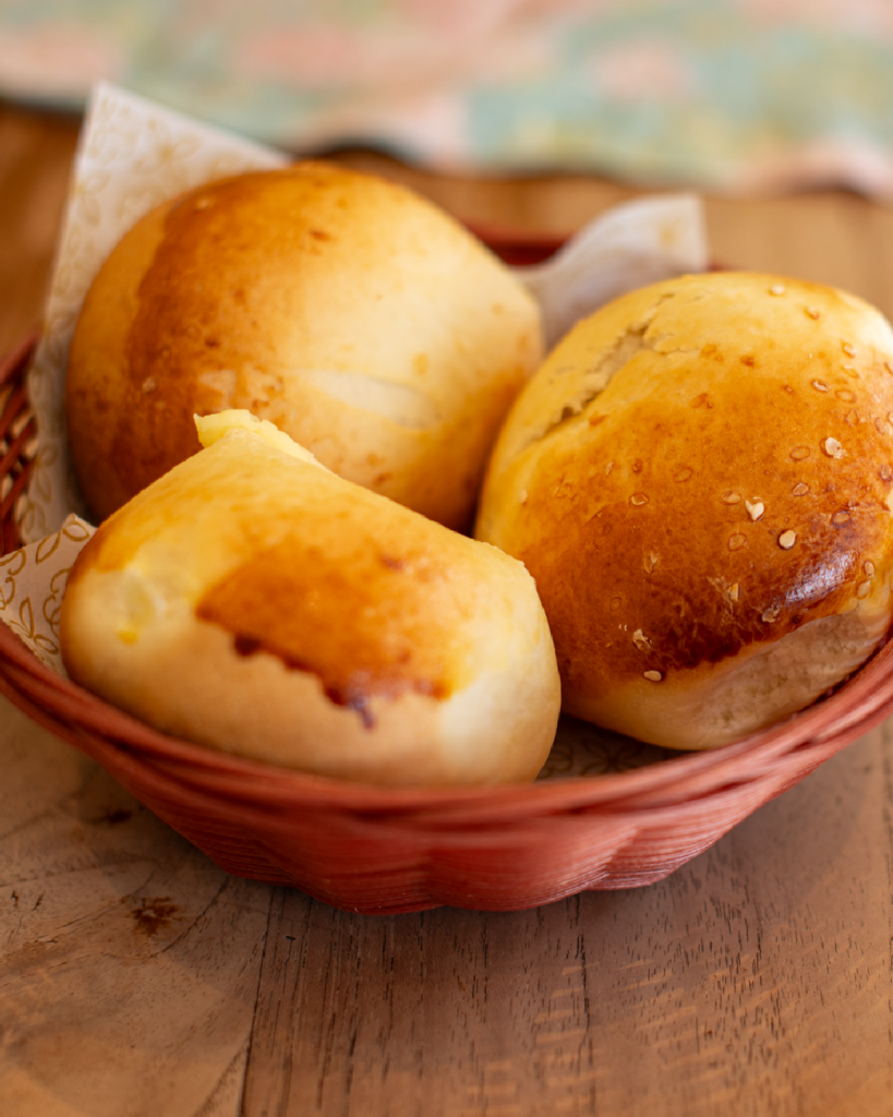 Massa macia, dourada e com recheio irresistivelmente cremoso.