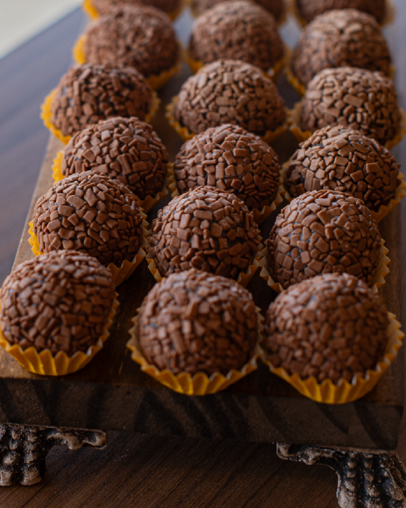 Cremoso, intenso e preparado com muito chocolate.