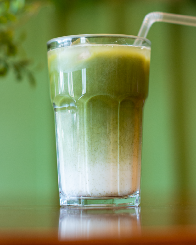 Matcha cremoso com leite e sabor suave e equilibrado.