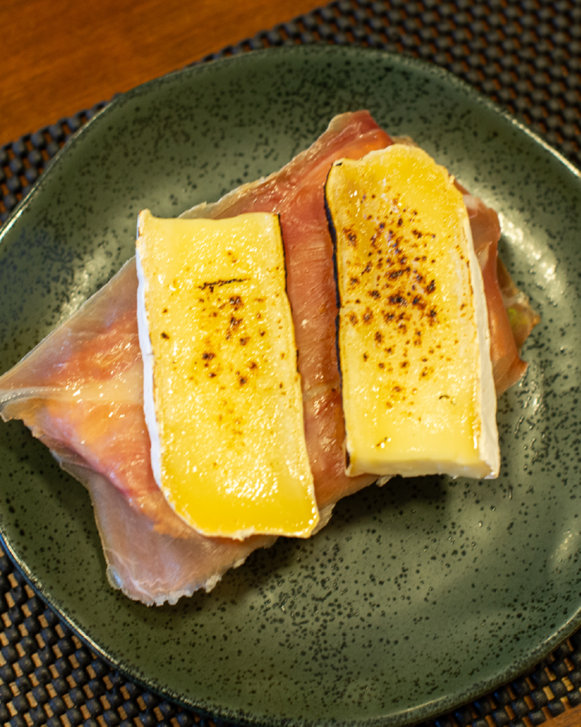 Nossa versão especial do bauru, com sabor em cada mordida.
